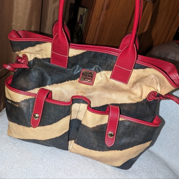 Vintage Dooney and Bourke canvas coated animal print large handbag. - Picture 3 of 15